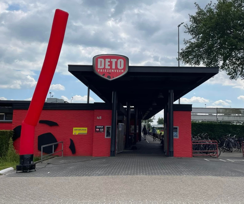 Gluren bij de Buren DETO